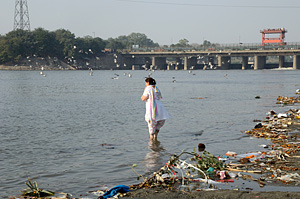 Indiens heilige Kloake - Mll im Ganges