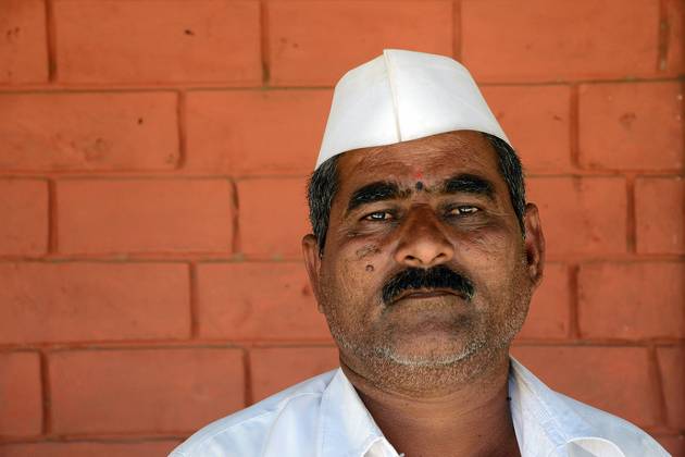 Bauer Pandurang Didhe aus Kolwan trägt eine weiße Schiffchenmütze – eine Kopfbedeckung, die die Sympathisanten der Aam Aadmi-Partei aufhaben