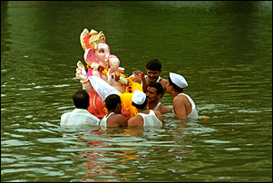 alle-lieben-ganesh-indien-feiert-seinen-elefantengott