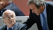 FIFA-Präsident Joseph Blatter (l) und UEFA-Präsident Michel Platini beim 65. FIFA-Kongress am 29.5.2015 im Schweizerischen Zürich (picture-alliance / dpa / Walter Bieri)