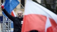 Der KOD-Vorsitzende Mateusz Kijowski während einer Demonstration in Polen. (picture-alliance/ dpa/ epa/Jacek Turczyk)